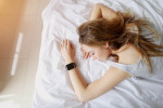 Có nên đeo đồng hồ thông minh khi ngủ?